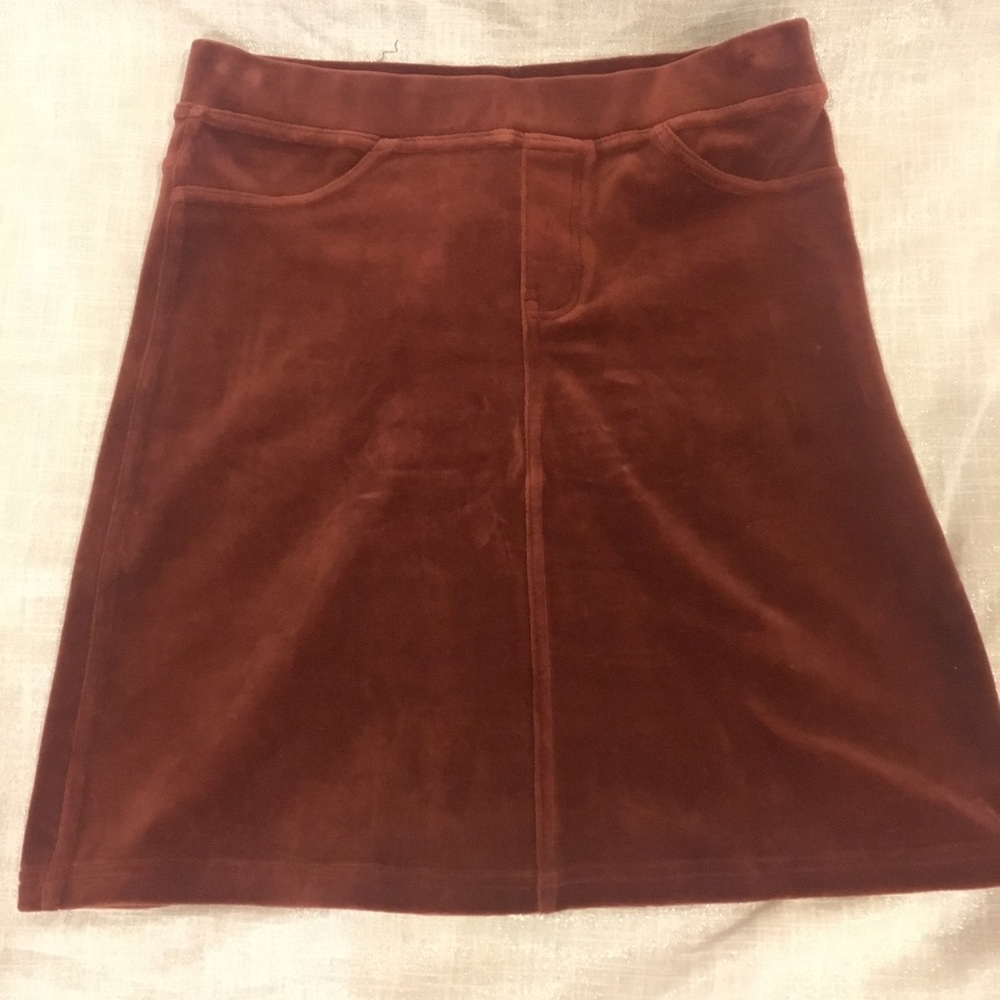 HUE branded skirt.